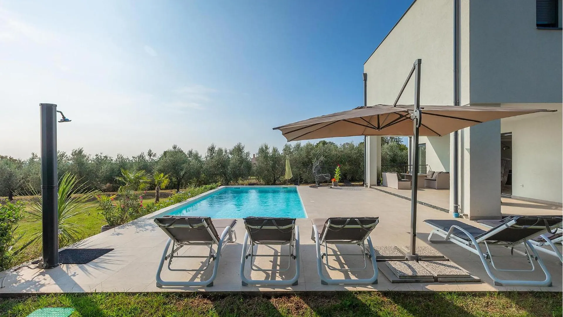 Villa Auri Pula 0*,  Croatia