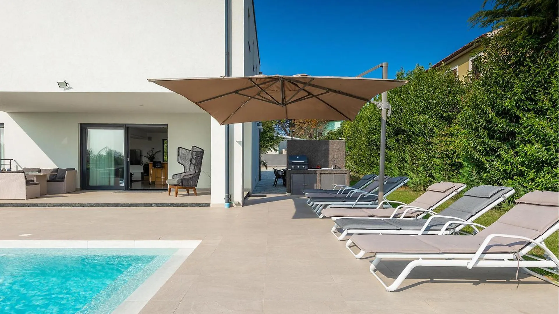 Villa Auri Pula 0*,